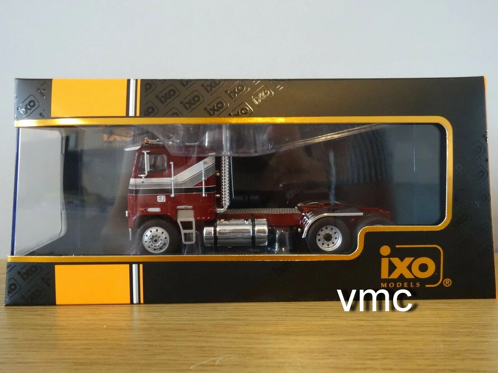 FREIGHTLINER FLA 1993 ROUGE IXO TR047 1/43 TRUCK US TRACTEUR SEUL CAMION AMERICAIN BELLE QUALITÉ DE PEINTURE
