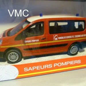 PEUGEOT EXPERT POMPIERS minibus 1/43 mondo . véhicule de pompier petit prix avec ne qualité correcte a saisir pour diorama