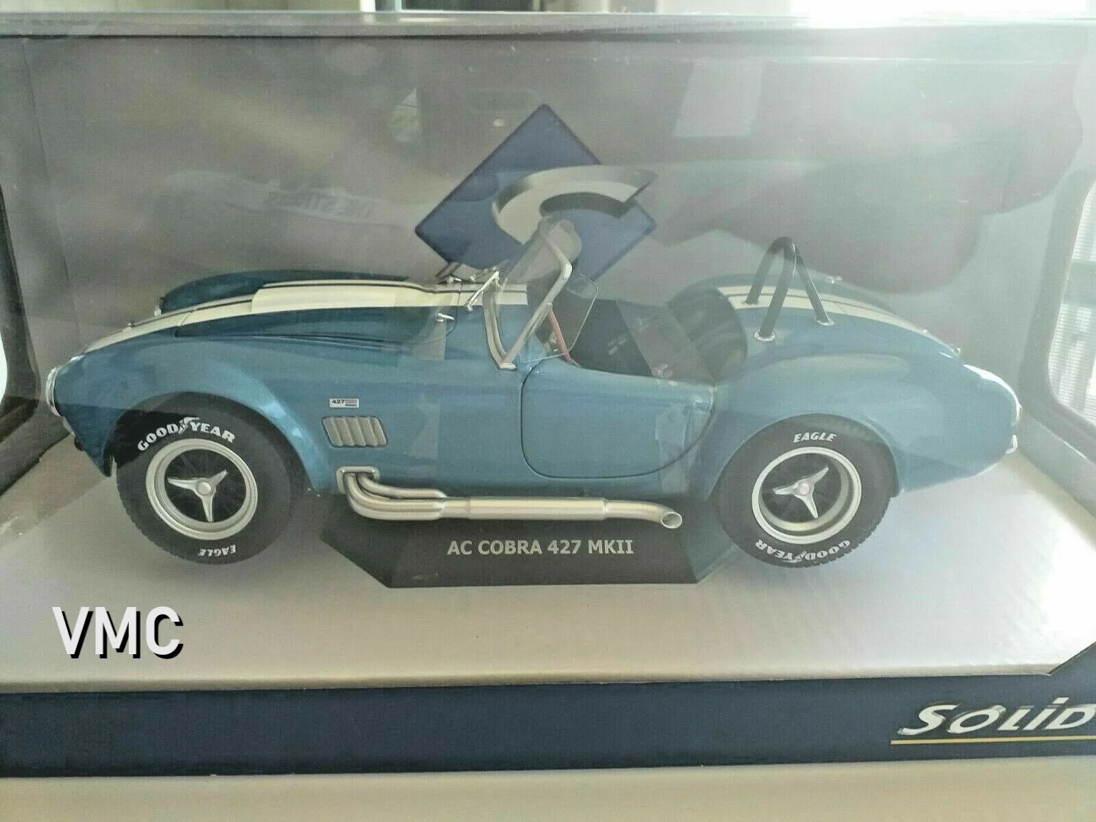 AC Shelby Cobra Ford v8 427 MKII Bleu 1/18 solido